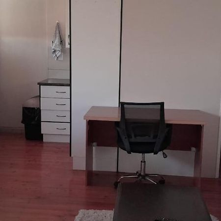 Kelzane Self-Catering Hotel กอนูบี ภายนอก รูปภาพ