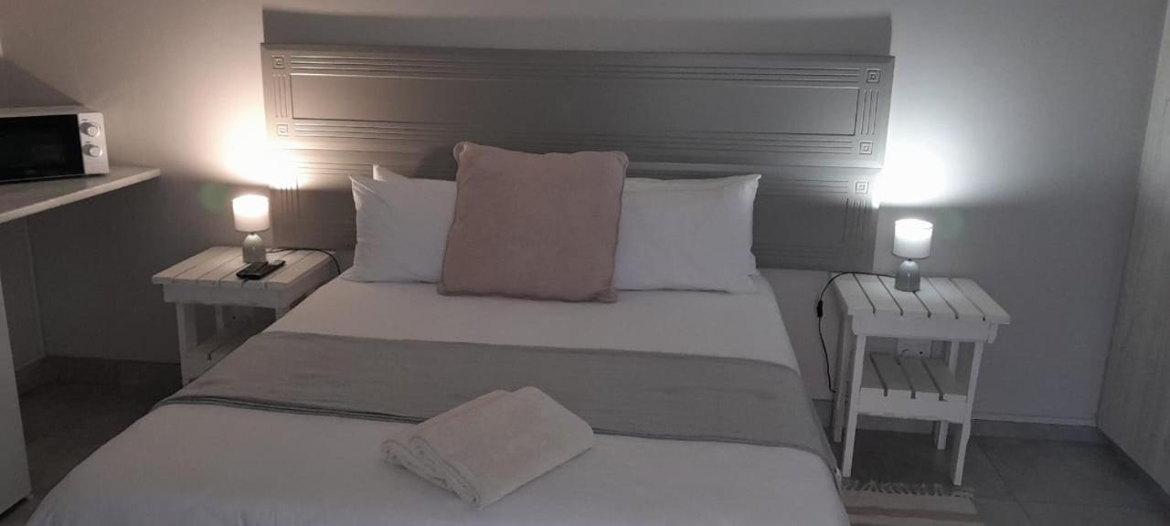 Kelzane Self-Catering Hotel กอนูบี ภายนอก รูปภาพ