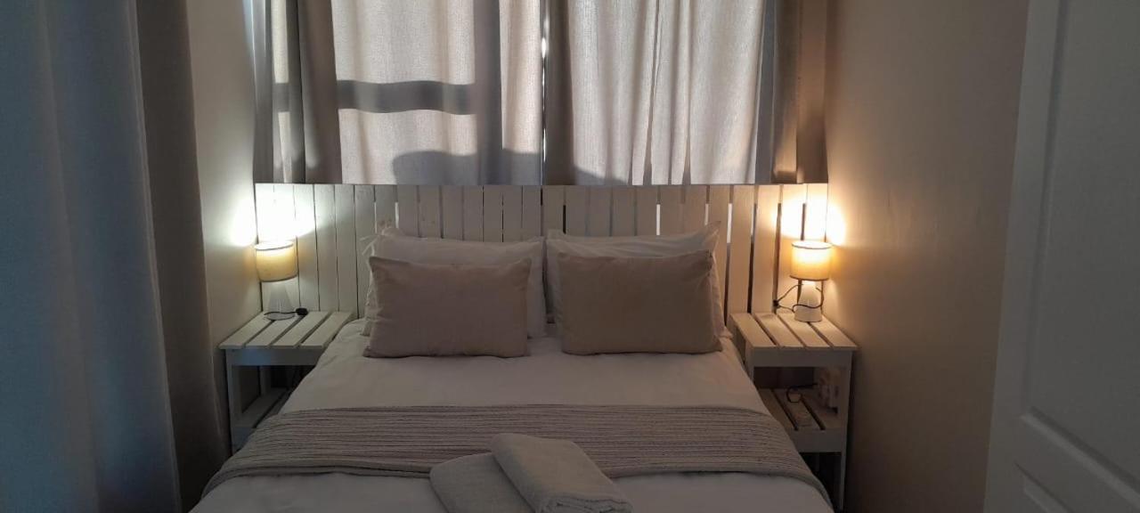 Kelzane Self-Catering Hotel กอนูบี ภายนอก รูปภาพ