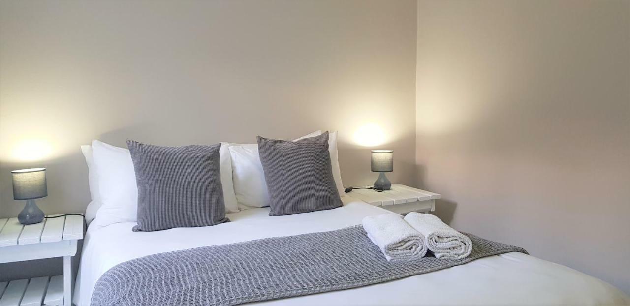 Kelzane Self-Catering Hotel กอนูบี ภายนอก รูปภาพ