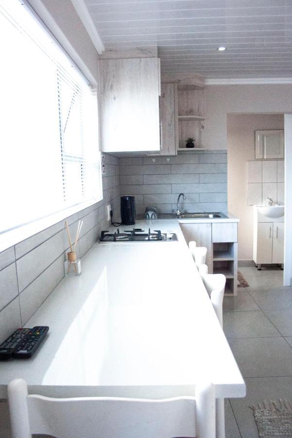 Kelzane Self-Catering Hotel กอนูบี ภายนอก รูปภาพ