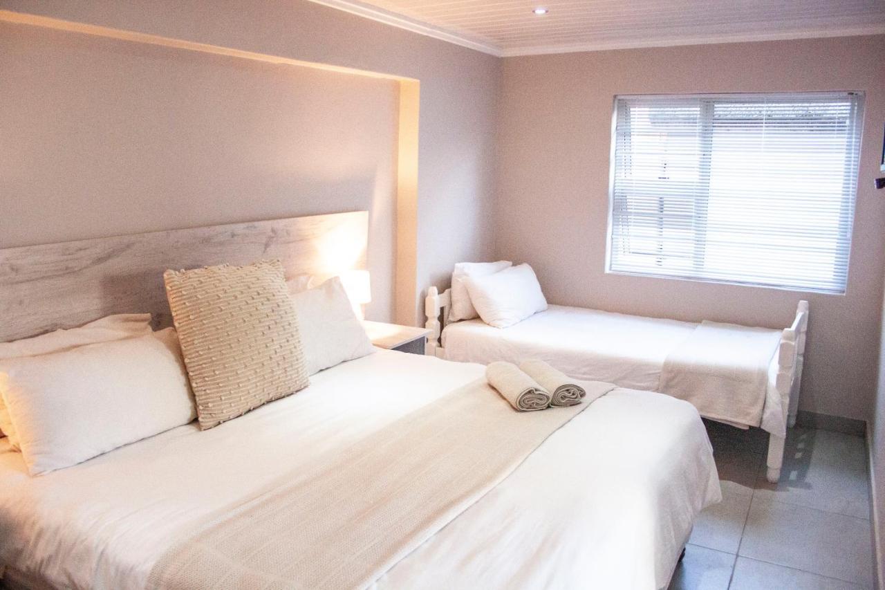 Kelzane Self-Catering Hotel กอนูบี ภายนอก รูปภาพ