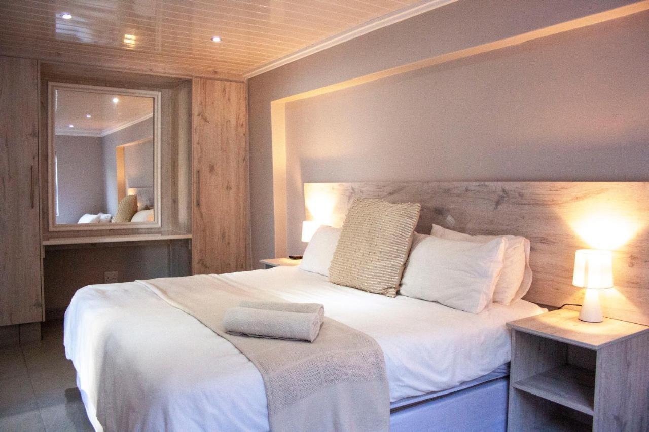 Kelzane Self-Catering Hotel กอนูบี ภายนอก รูปภาพ