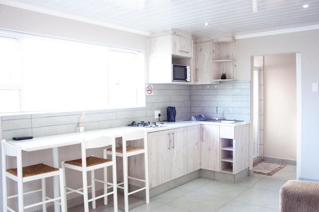 Kelzane Self-Catering Hotel กอนูบี ภายนอก รูปภาพ